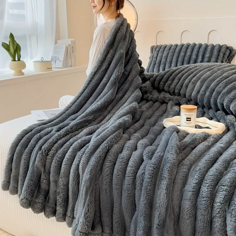 Ultra-Soft Double-Sided Fleece Blanket – Gray (All-Season)
