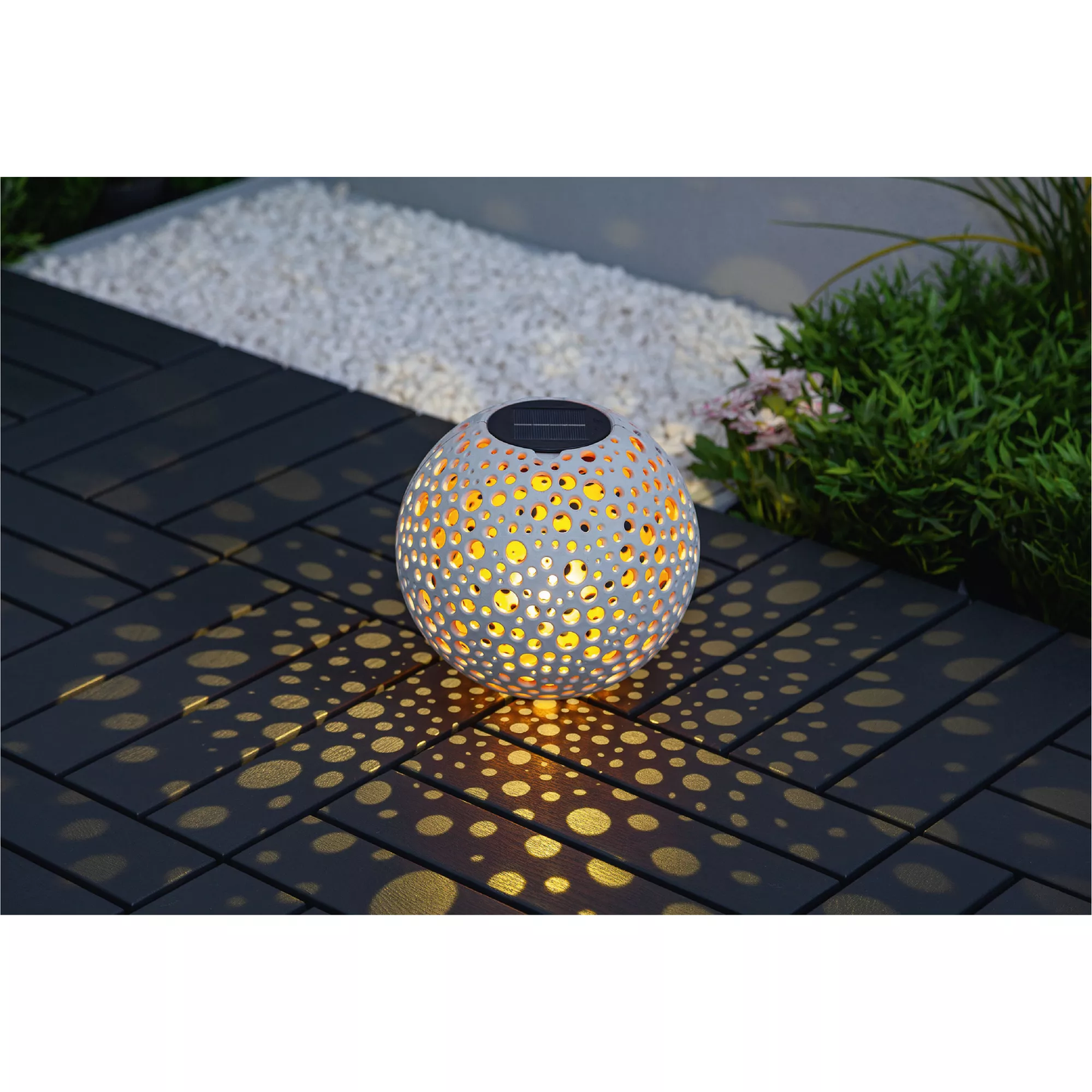The Alabaster White Solar Garden Sphere